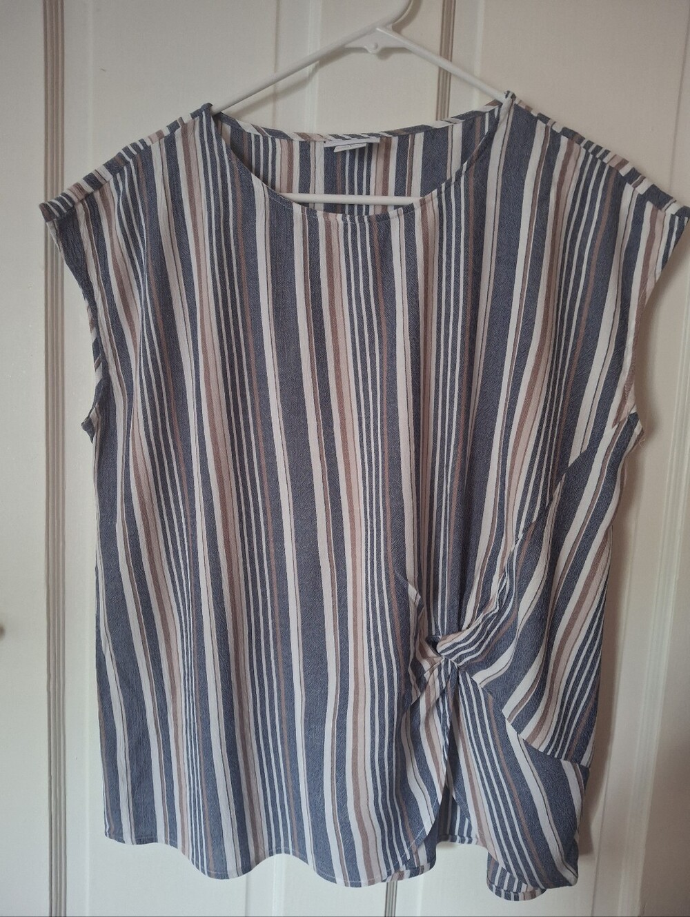 Liz Claiborne Navy, White & Tan Striped Knot-Front Sleeveless Blouse L/G